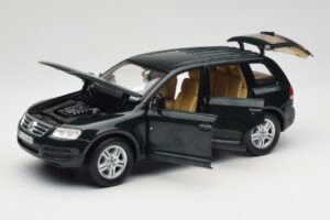 Volkswagen Touareg V10 TDI Canyon Green Bburago 1:18 34911-V1 Metalas - nuotrauka 2 iš 8