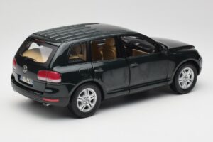 Volkswagen Touareg V10 TDI Canyon Green Bburago 1:18 34911-V1 Metalas - nuotrauka 3 iš 8