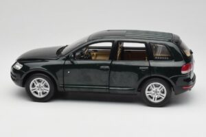 Volkswagen Touareg V10 TDI Canyon Green Bburago 1:18 34911-V1 Metalas - nuotrauka 4 iš 8