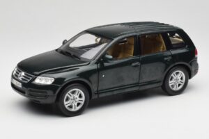 Volkswagen Touareg V10 TDI Canyon Green Bburago 1:18 34911-V1 Metalas