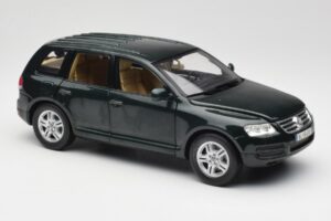 Volkswagen Touareg V10 TDI Canyon Green Bburago 1:18 34911-V1 Metalas - nuotrauka 6 iš 8