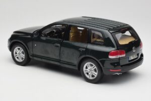 Volkswagen Touareg V10 TDI Canyon Green Bburago 1:18 34911-V1 Metalas - nuotrauka 7 iš 8