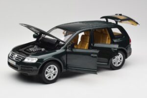 Volkswagen Touareg V10 TDI Reed Green Metallic Bburago 1:18 34911 Metalas - nuotrauka 2 iš 8