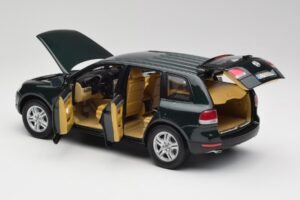 Volkswagen Touareg V10 TDI Reed Green Metallic Bburago 1:18 34911 Metalas - nuotrauka 5 iš 8