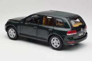 Volkswagen Touareg V10 TDI Reed Green Metallic Bburago 1:18 34911 Metalas - nuotrauka 7 iš 8