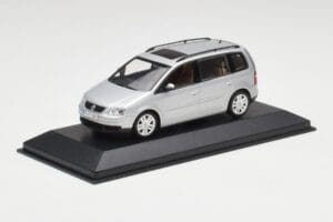 Volkswagen Touran Reflex Sidabrinis Minichamps 1:43 TOURAN001 Metalas - nuotrauka 2 iš 4