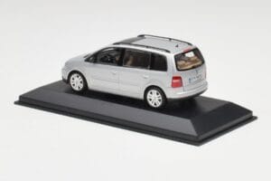 Volkswagen Touran Reflex Sidabrinis Minichamps 1:43 TOURAN001 Metalas - nuotrauka 3 iš 4