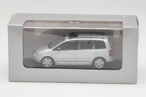 Volkswagen Touran Reflex Sidabrinis Minichamps 1:43 TOURAN001 Metalas - nuotrauka 4 iš 4