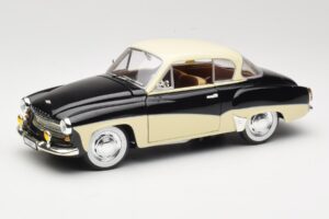 Wartburg 311 Coupe Juodas & Smėlio Revell 1:18 8419 Metalas