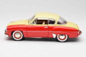 Wartburg 311 Coupe Raudonas & Smėlio Revell 1:18 8418 Metalas - nuotrauka 4 iš 8