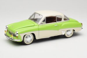 Wartburg 313 Pastelinė Žalia virš Smėlinės Revell 1:18 9018 Metalas