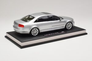 Audi A8 D3 W12 Ice Silver Metallic MotorHelix 1:18 MH030ISM Derva - nuotrauka 3 iš 7