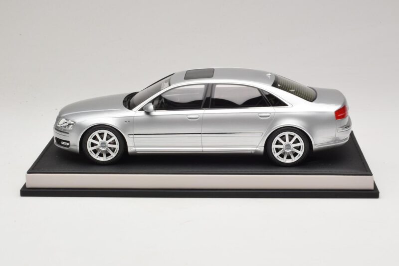 Audi A8 D3 W12 Ice Silver Metallic MotorHelix 1:18 MH030ISM Derva