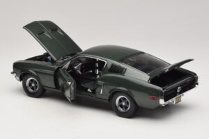 Ford Mustang GT Bullitt su Steve McQueen Figūrėle Greenlight 1:18 12885 Metalas - nuotrauka 5 iš 8