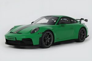 Porsche 911 992.2 GT3 Weissach Package Python Green GT Spirit 1:18 GT576 Derva