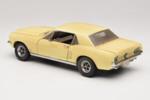 Ford Mustang Coupe Geltonas The Walking Dead Greenlight 1:18 12958 Metalas - nuotrauka 7 iš 8