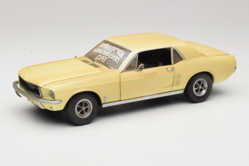 Ford Mustang Coupe Geltonas The Walking Dead Greenlight 1:18 12958 Metalas