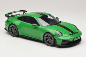 Porsche 911 992.2 GT3 Weissach Package Python Green GT Spirit 1:18 GT576 Derva - nuotrauka 4 iš 6