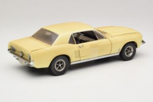 Ford Mustang Coupe Geltonas The Walking Dead Greenlight 1:18 12958 Metalas - nuotrauka 3 iš 8