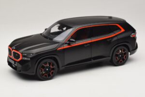 BMW XM G09 Matt Black Minichamps 1:18 110023301 Metalas
