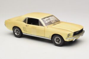 Ford Mustang Coupe Geltonas The Walking Dead Greenlight 1:18 12958 Metalas - nuotrauka 6 iš 8