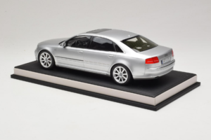 Audi A8 D3 W12 Ice Silver Metallic MotorHelix 1:18 MH030ISM Derva - nuotrauka 5 iš 7