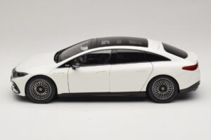Mercedes EQS V297 Manufaktur Opalite White NZG 1:18 B66961049 Metalas - nuotrauka 4 iš 8