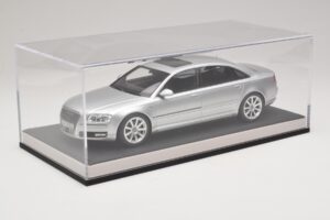 Audi A8 D3 W12 Ice Silver Metallic MotorHelix 1:18 MH030ISM Derva - nuotrauka 6 iš 7