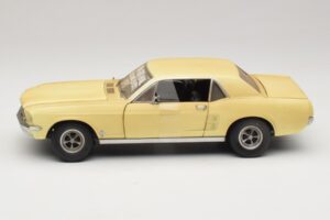 Ford Mustang Coupe Geltonas The Walking Dead Greenlight 1:18 12958 Metalas - nuotrauka 4 iš 8