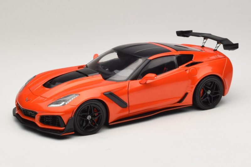 Chevrolet Corvette C7 ZR1 Raudonas IXO 1:18 U18RDC001-FO Metalas
