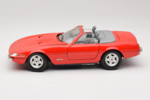 Ferrari 365 GTS/4 Spider Raudonas Techno Giodi 1:18 40028-P1 Metalas - nuotrauka 4 iš 8