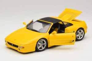 Ferrari F355 Spider Geltonas su Juodu Stogu UT Models 1:18 180074030-P4 Metalas - nuotrauka 2 iš 8