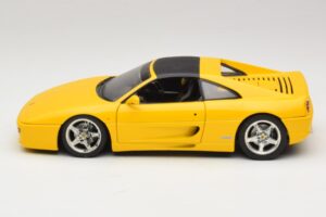 Ferrari F355 Spider Geltonas su Juodu Stogu UT Models 1:18 180074030-P4 Metalas - nuotrauka 4 iš 8