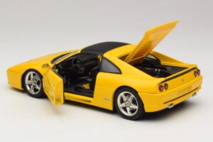 Ferrari F355 Spider Geltonas su Juodu Stogu UT Models 1:18 180074030-P4 Metalas - nuotrauka 5 iš 8