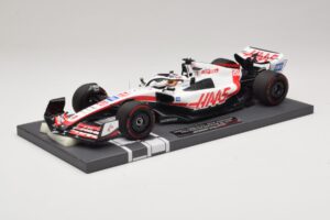 Haas VF-22 K. Magnussen Pole Position Brazilian GP 2022 Minichamps 1:18 117222120 Derva