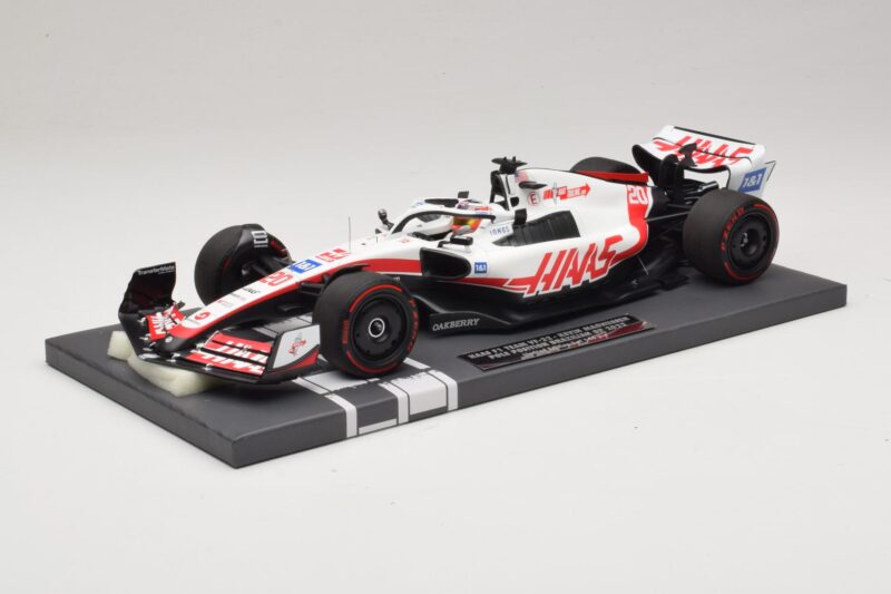 Haas VF-22 K. Magnussen Pole Position Brazilian GP 2022 Minichamps 1:18 117222120 Derva