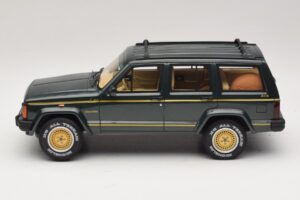 Jeep Cherokee XJ Limited Dark Hunter Green Otto 1:18 OT1340 Derva - nuotrauka 3 iš 6
