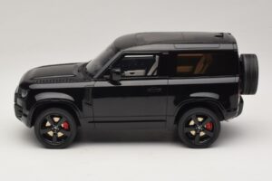 Land Rover Defender 90 L663 P400 X-Dynamic HSE Santorini Black GT Spirit 1:18 GT992 Derva - nuotrauka 3 iš 6