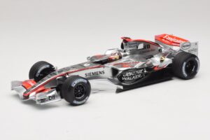 McLaren MP4/21 #3 K. Raikkonen 2006 Minichamps 1:18 530061803 Derva