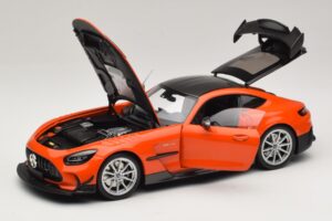 Mercedes AMG GT Black Series C190 Oranžinis su Sidabriniais Ratlankiais Minichamps 1:18 110032024 Metalas - nuotrauka 2 iš 8