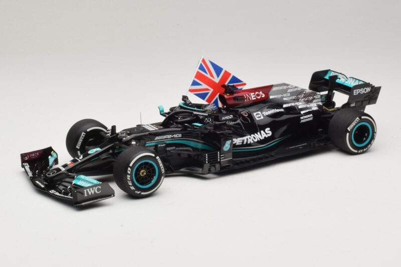 Mercedes AMG Petronas W12 E Performance L. Hamilton Winner British GP 2021 Minichamps 1:18 110211144 Derva