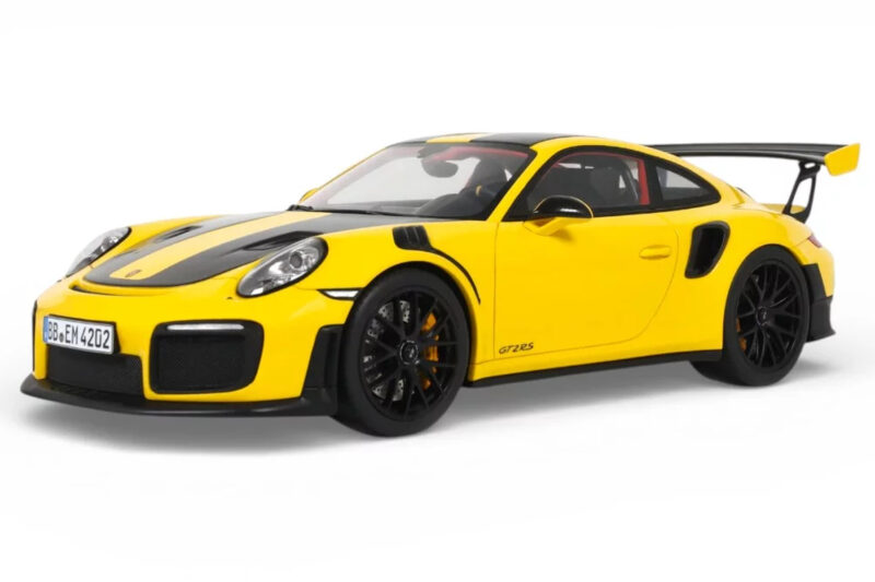 Porsche 911 GT2 RS 991.2 Nurburgring Lap Record Geltonas GT Spirit 1:18 GT972 Derva