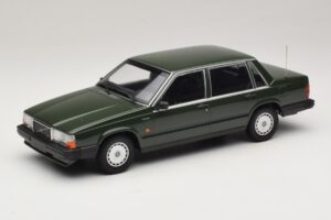 Volvo 740 GL Tamsiai Žalias Minichamps 1:18 155171702 Metalas