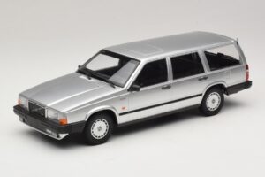Volvo 740 GL Universalas Sidabrinis Minichamps 1:18 155171770 Metalas