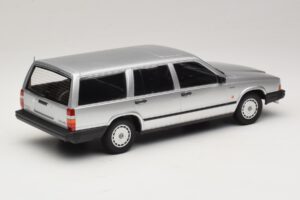Volvo 740 GL Universalas Sidabrinis Minichamps 1:18 155171770 Metalas - nuotrauka 2 iš 6