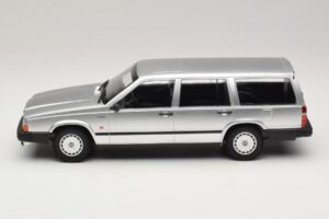Volvo 740 GL Universalas Sidabrinis Minichamps 1:18 155171770 Metalas - nuotrauka 3 iš 6