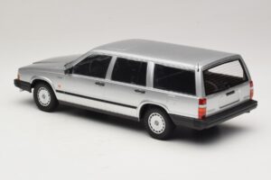 Volvo 740 GL Universalas Sidabrinis Minichamps 1:18 155171770 Metalas - nuotrauka 5 iš 6