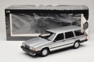 Volvo 740 GL Universalas Sidabrinis Minichamps 1:18 155171770 Metalas - nuotrauka 6 iš 6