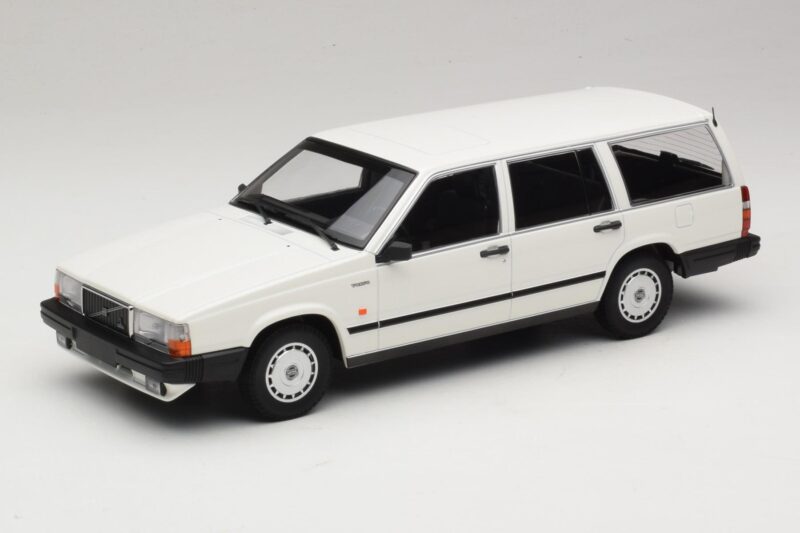 Volvo 740 GL Universalas Baltas Minichamps 1:18 155171772 Metalas