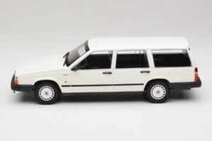 Volvo 740 GL Universalas Baltas Minichamps 1:18 155171772 Metalas - nuotrauka 3 iš 6
